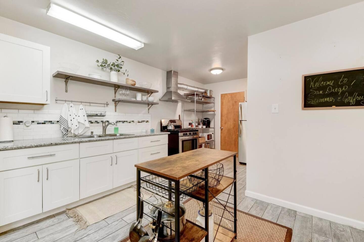 Perla D'Italia -1Br- Free Driveway Parking -1 Car Apartment Сан Диего Екстериор снимка